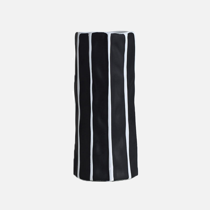 Black Ceramic Vase with Geometric Design – Handmade Decorative Piece for Modern Home Decor 7
