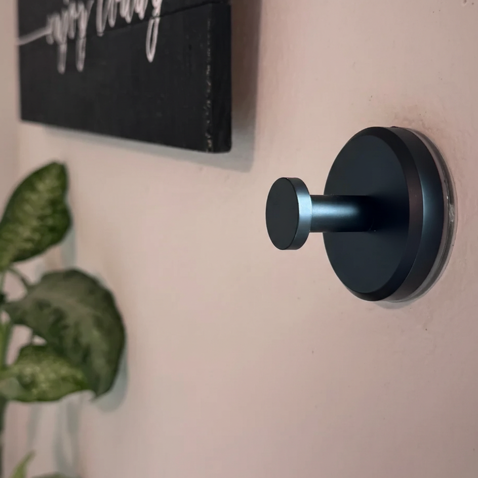 Heavy Duty Suction Cup Hooks - Strong, Tool-Free Storage Solution 1